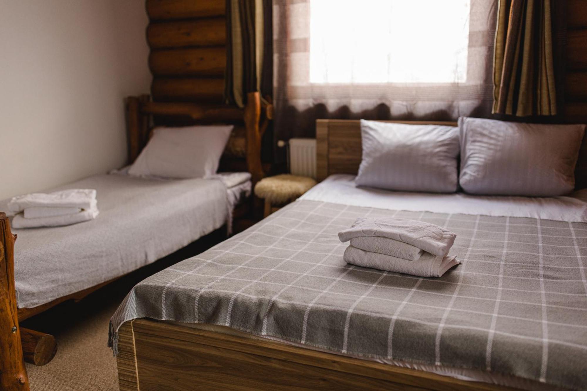 Kolyba Opryshkiv Otel Nizhneye Selishche Oda fotoğraf